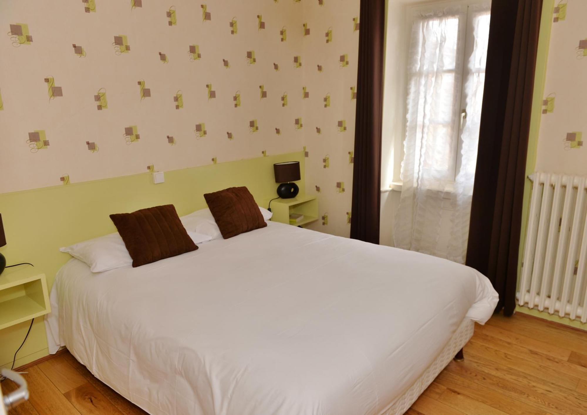 Logis Hotel De La Poste Mornant Zewnętrze zdjęcie